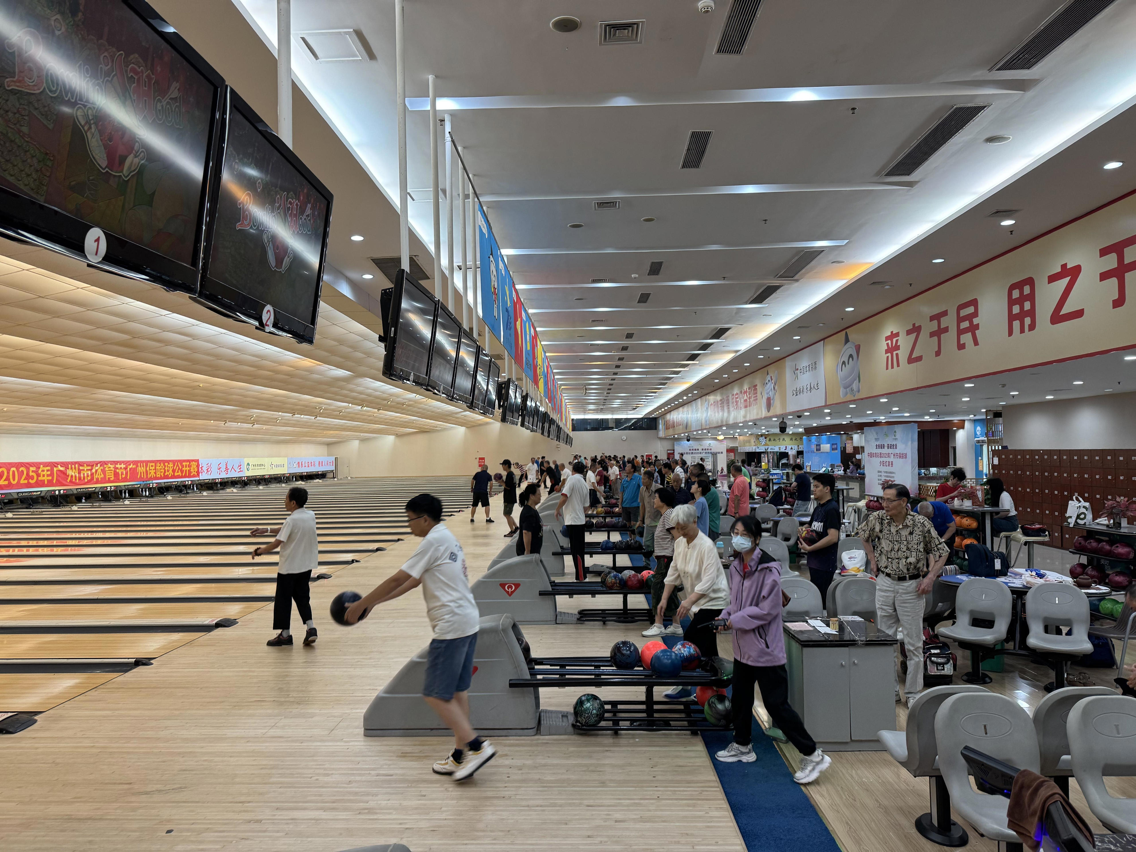 多年来举办, 球运动协会