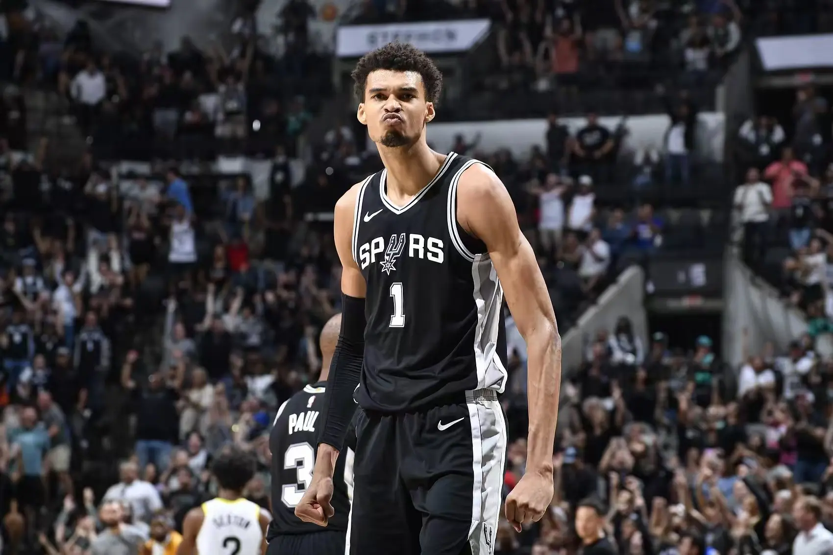 他的背身技, 稳定的投射, 上赛季依旧 他的背身技, 稳定的投射, 上赛季依旧