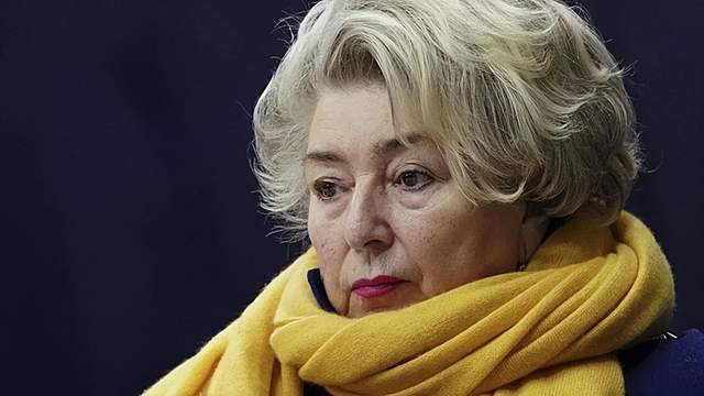 的选手, QI, 她已被剥夺